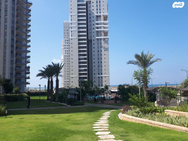 עוזי חיטמן 13