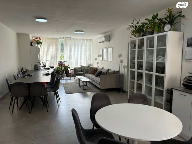 יהודה בורלא 50