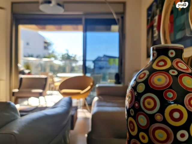 מודעת נכס, 2003, רעננה