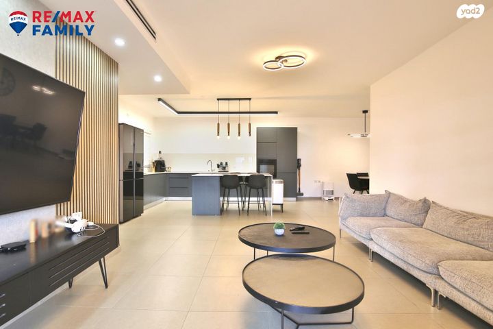 שושנה דמארי 