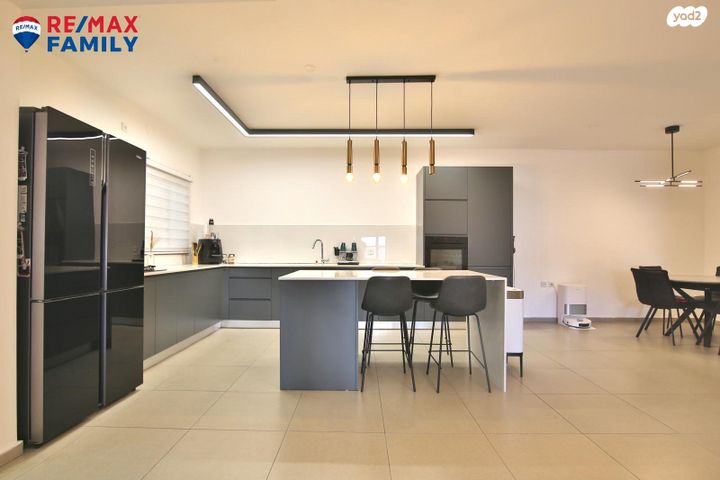 שושנה דמארי 