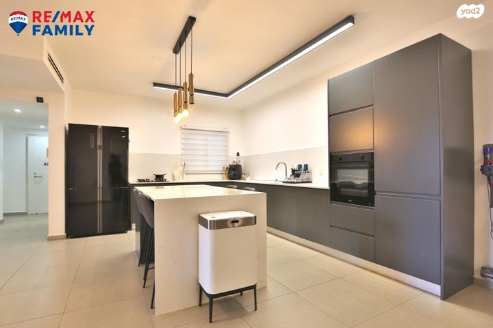 שושנה דמארי 