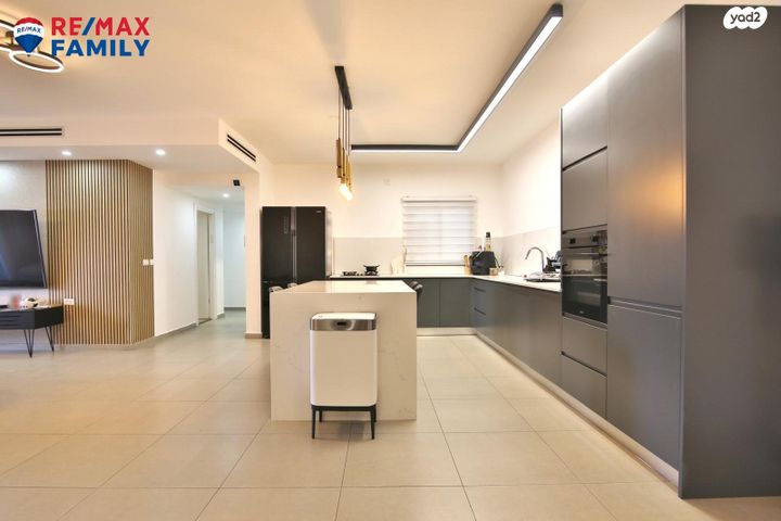 שושנה דמארי 