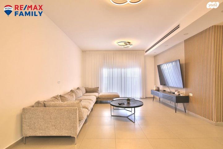 שושנה דמארי 