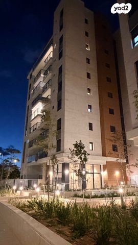 לאה גולדברג 16