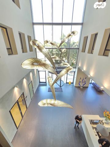 מונטיפיורי, הרכבת