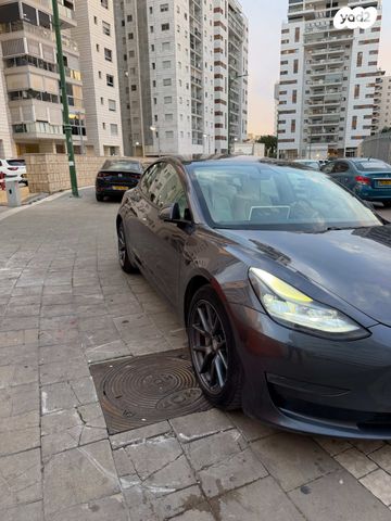 מודעת רכב טסלה מודל 3