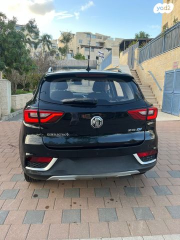 מודעת רכב אם ג'י ZS