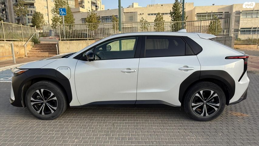 מודעת רכב טויוטה bZ4X