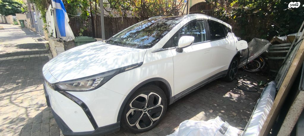 מודעת רכב ג׳ילי Geometry C