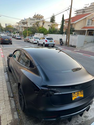 מודעת רכב טסלה מודל 3