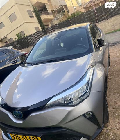 מודעת רכב טויוטה C-HR