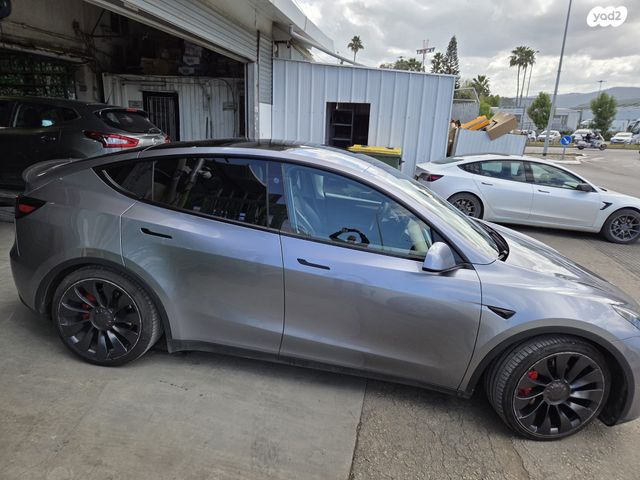 מודעת רכב טסלה מודל Y