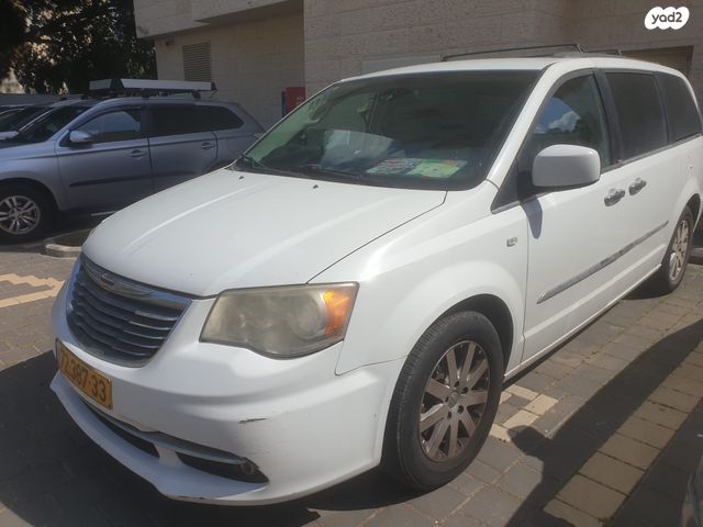 מודעת רכב קרייזלר גראנד וויאג'ר