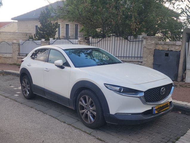 מודעת רכב מאזדה CX-30