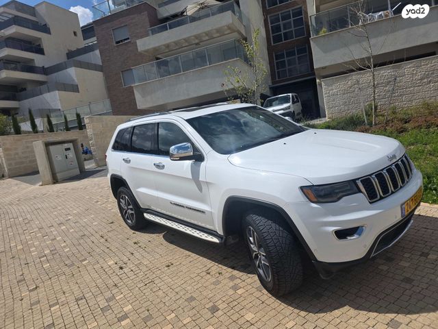 מודעת רכב ג'יפ גרנד צ'ירוקי