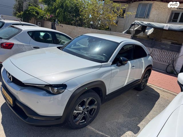 מודעת רכב מאזדה MX-30