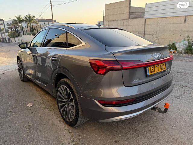 מודעת רכב אאודי E-tron