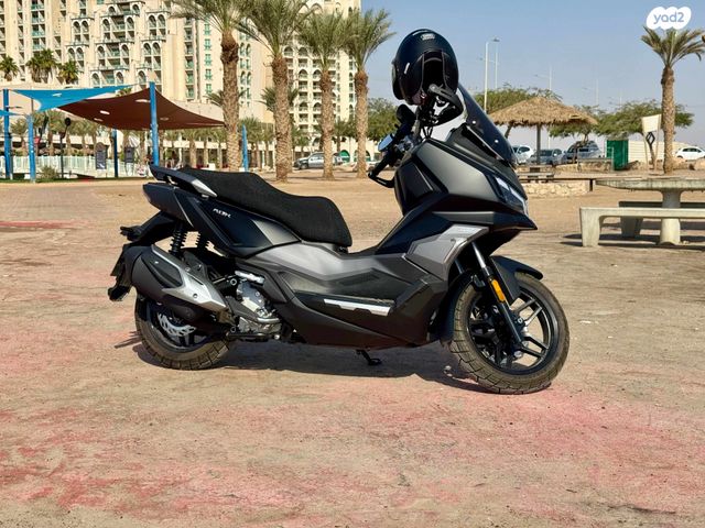 מודעת רכב סאן יאנג ADX 300