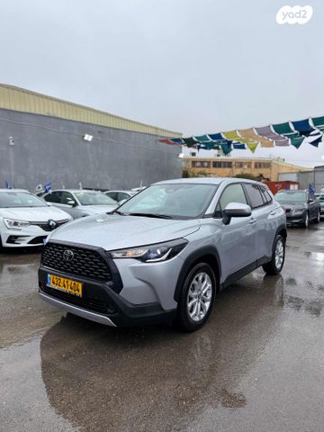 מודעת רכב טויוטה קורולה קרוס