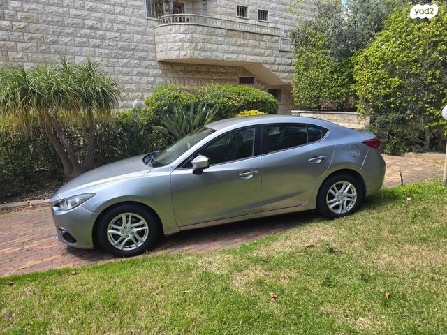 מודעת רכב מאזדה 3