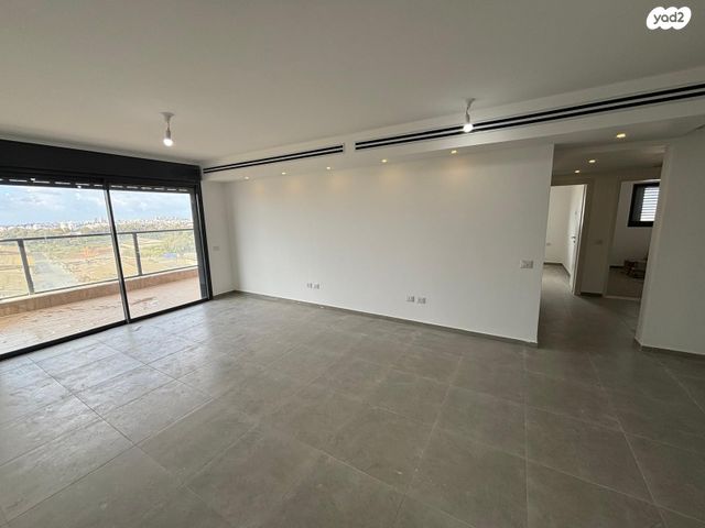 שדרות יצחק שמיר 4