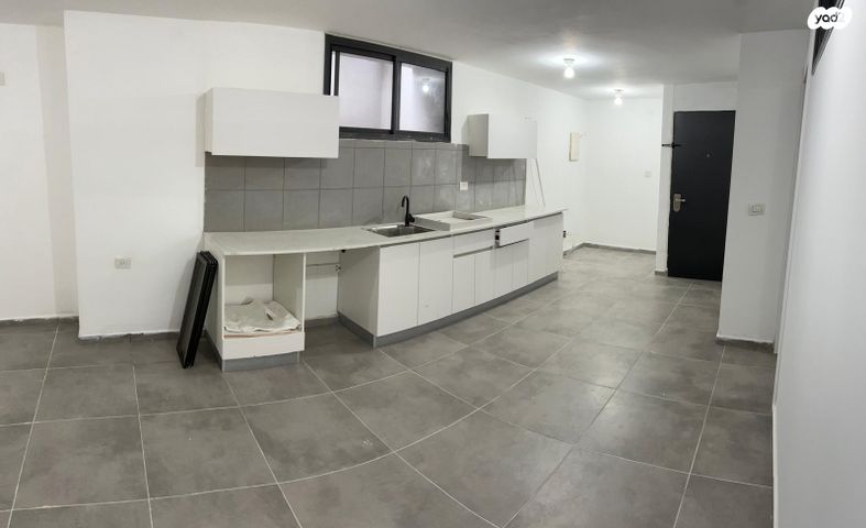 קרן היסוד 13