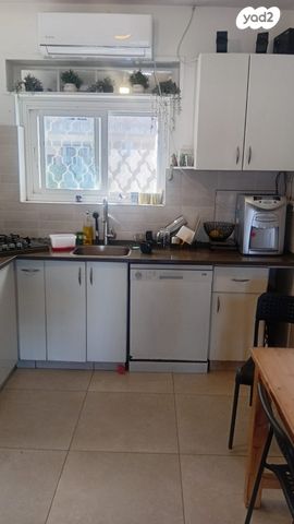 א.י. שחראי 16