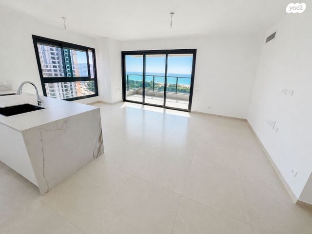 יהורם גאון 4