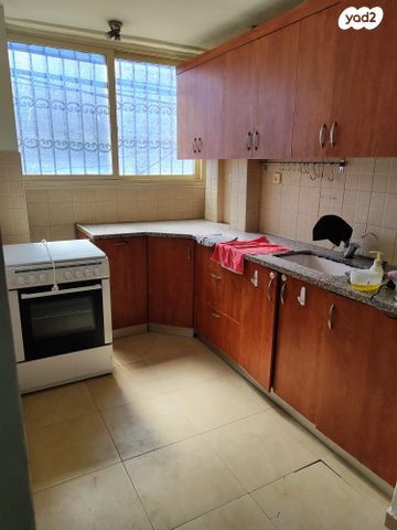 תורה ועבודה 10