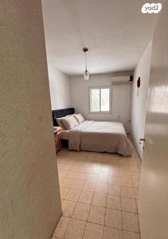 שדרות ג'יימס דה רוטשילד 73