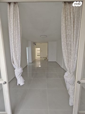 בתיה מקוב 14