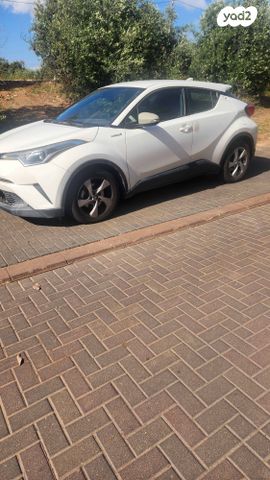 מודעת רכב טויוטה C-HR