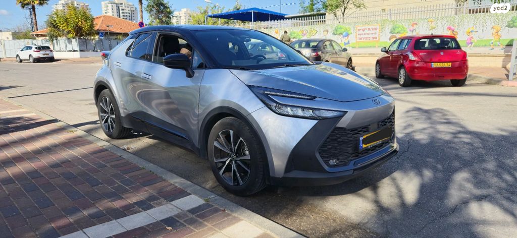 מודעת רכב טויוטה C-HR
