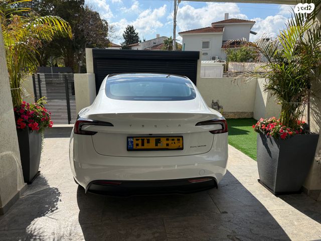 מודעת רכב טסלה מודל 3