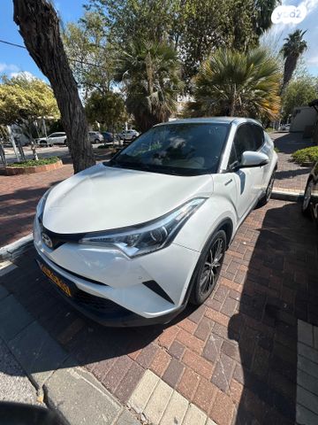 מודעת רכב טויוטה C-HR