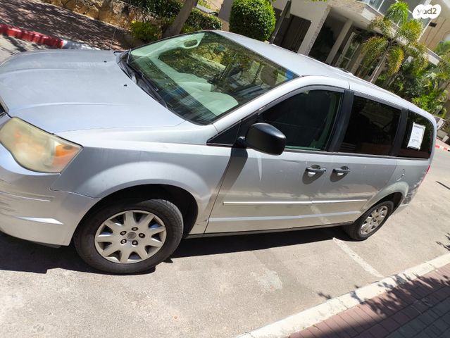 מודעת רכב קרייזלר טאון אנד קאנטרי