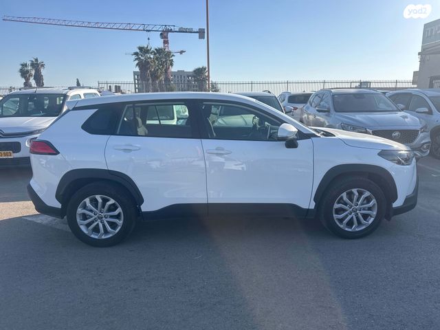 מודעת רכב טויוטה קורולה קרוס