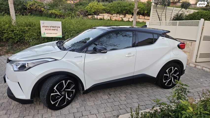 מודעת רכב טויוטה C-HR