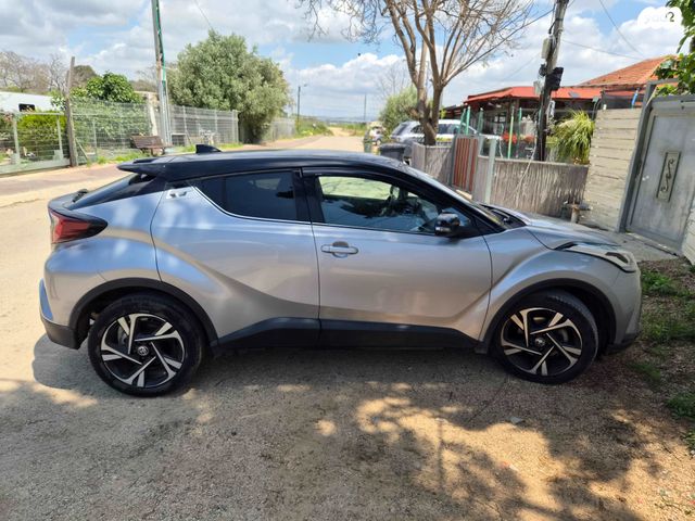 מודעת רכב טויוטה C-HR