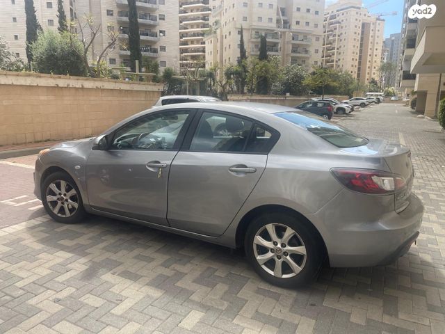 מודעת רכב מאזדה 3