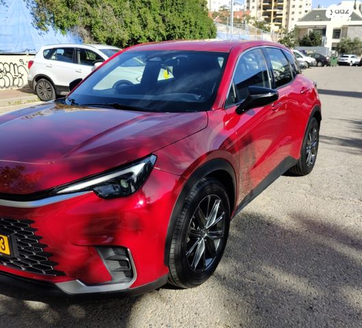 מודעת רכב לקסוס  LBX