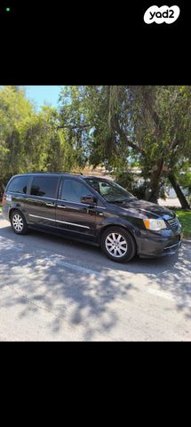 מודעת רכב קרייזלר גראנד וויאג'ר