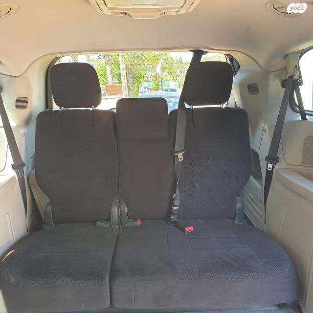 מודעת רכב קרייזלר גראנד וויאג'ר