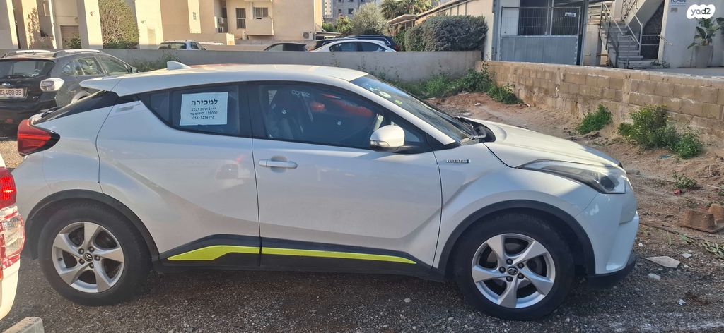 מודעת רכב טויוטה C-HR