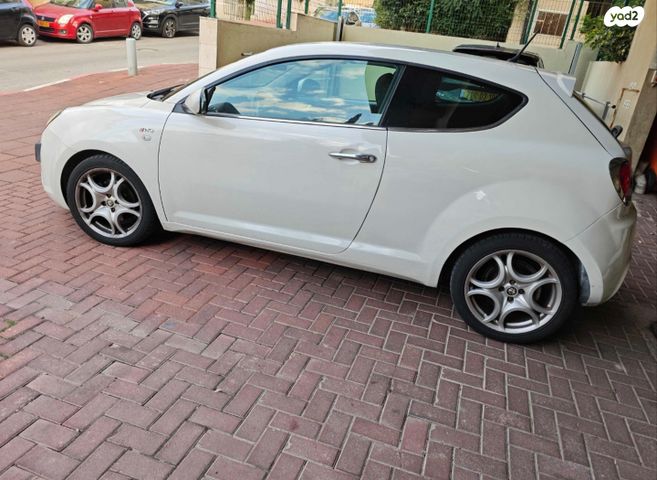 מודעת רכב אלפא רומיאו מיטו