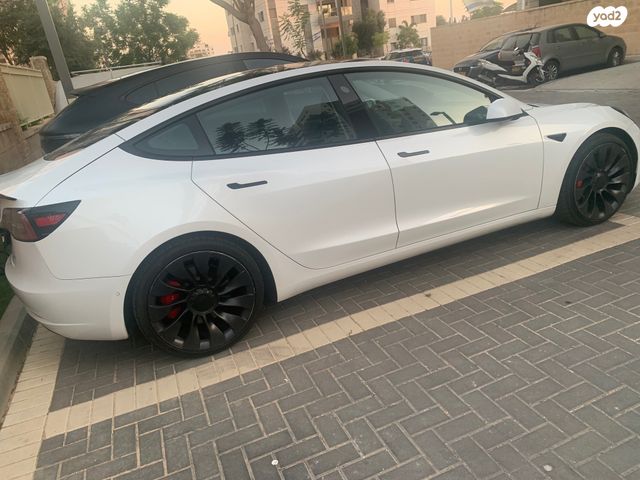 מודעת רכב טסלה מודל 3