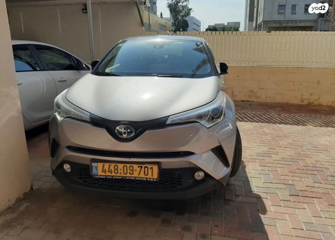 מודעת רכב טויוטה C-HR