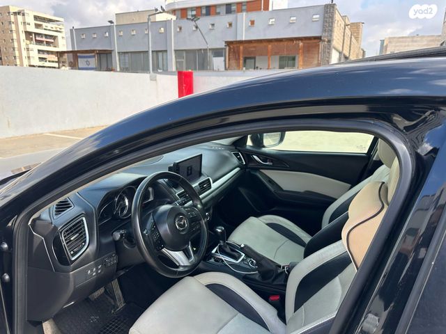 מודעת רכב מאזדה 3