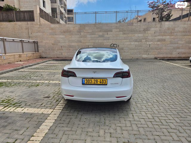 מודעת רכב טסלה מודל 3